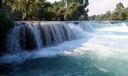 Antalya Manavgat’ın Eşsiz Şelalesi Ziyaretçi Akınına Uğruyor