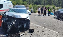 Antalya'da iki otomobilin çarpıştığı kazada 1 kişi öldü, 2 kişi yaralandı