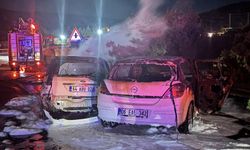Antalya'da iki otomobilin çarpıştığı kazada 5 kişi yaralandı
