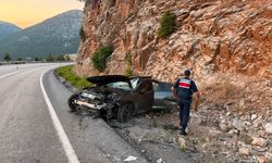 Antalya'da otomobilin kontrolden çıkması sonucu 1 kişi öldü, 2 kişi yaralandı