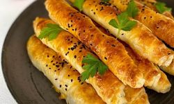 Çıtır Çıtır Yufkayla Soslu Börek Evde Nasıl Yapılır?