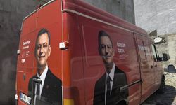 Osmaniye’de CHP’nin Seçim Aracı Dikkat Çekti! Özgür Özel Detayı
