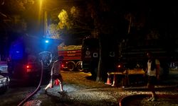 GÜNCELLEME - Kemer'deki orman yangınına ekiplerin karadan müdahalesi akşam saatlerinde sürüyor