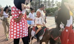 Hatay'da kanseri yenen 7 yaşındaki Ege için gökyüzüne 300 balon bırakıldı
