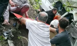 Hatay'da otomobil uçurumdan yuvarlandı! Hurdaya dönen araçtan 2 kişi çıktı