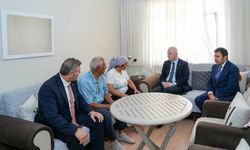 İstanbul Valisi Gül Zeytinburnu'nda Aileleri Ziyaret Etti