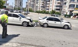 Kadirli’de Otomobiller Çarpıştı 1 Kişi Yaralandı