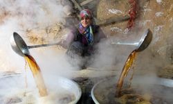 Konya’da Üzümler Geleneksel Yöntemlerle Pekmeze Dönüşüyor