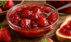 1 kilo çilekten nefis reçel! Kahvaltı sofralarının favorisi olacak