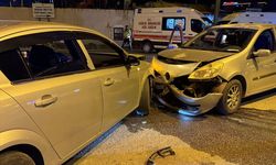 Osmaniye'de iki otomobilin çarpıştığı kazada 4 kişi yaralandı