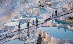 Pamukkale’nin Beyaz Güzelliği Ziyaretçileri Büyülüyor