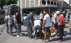 Serik'te hafif ticari araçla çarpışan motosikletin sürücüsü yaralandı