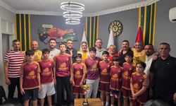 Düziçi’nin Genç Futbolcuları Şampiyonluk Sevincini Yönetimle Paylaştı