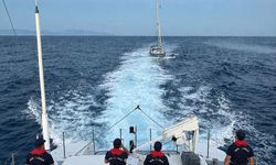 Antalya açıklarında sürüklenen teknedeki 2 kişi kurtarıldı