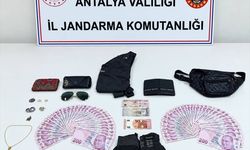 Antalya'da cezaevinin otoparkındaki araçtan hırsızlık yapan 2 şüpheli tutuklandı