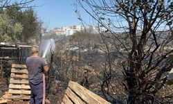Antalya'da otluk ve çalılık alanda çıkan yangın söndürüldü