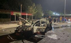 Antalya'da seyir halindeki otomobil yandı