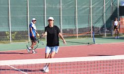 Antalya'da ücretsiz tenis kursları düzenleniyor