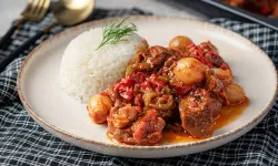 Lokum gibi et yemeği tarifi! Fırında sebzeli kuşbaşı et nasıl yapılır?