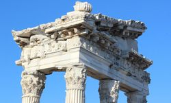 Bergama Akropolü’nün Zirvesindeki Görkemli Trajan Tapınağı