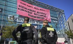 Berlin'de çevreciler, Başbakan Merz'in partisi CDU'nun genel merkezinde eylem yaptı