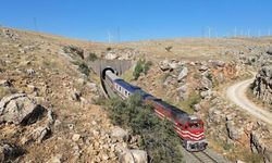 Pamukkale Ekspresi Dinar’da Kartpostallık Görüntü Oluşturdu