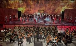 'Carmina Burana' sahne kantatı Aspendos Antik Tiyatrosu'nun tarihi atmosferinde sahnelendi