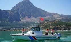 Eğirdir Gölü'nün 'yüzen karakolu' görev başında