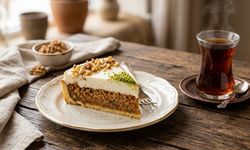 Muhallebili Havuçlu Tart Kek Çay Saatlerini Şenlendiriyor