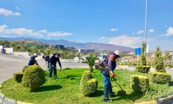 Hatay’da Park Ve Bahçelerde Bakım Çalışmaları Sürüyor