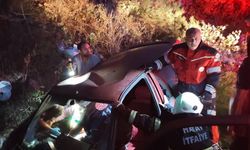 Hatay'da menfeze devrilen otomobildeki 4 kişi yaralandı