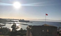 İzmir'deki Çeşme Kalesi 500 Yıllık Tarihiyle Büyülüyor
