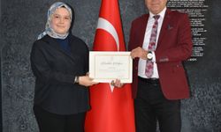 Kumlucalı öğrencinin denemesi, 'Vefa Kaleminden 15 Temmuz Şehitlerine' kitabında yer aldı