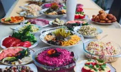 Balık ve meze sofralarının vazgeçilmezi: 5 pratik meze tarifi