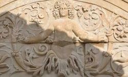 Hadrian Tapınağı’nın Ünlü Medusa Kabartması Ne Anlatıyor?