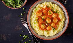 Akşam Yemeğine Ne Yapsam Diyenlere Patates Püreli Misket Köfte Tarifi