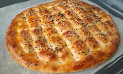 Ramazan Sofralarının Vazgeçilmezi: Evde Yumuşacık Ramazan Pidesi Nasıl Yapılır?