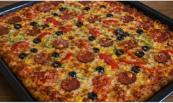 Osmaniye’de Çocukların Ve Ailenin Seveceği Tepsi Pizzası Nasıl Yapılır?