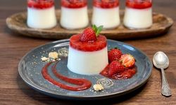 Çilek Soslu Muhallebi Nasıl Yapılır? İşte Tarifi