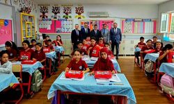 Sumbas’ta Kaymakam Kara’dan Öğrencilere Hediye