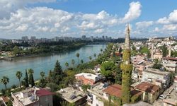 Adana Köprüköy Yeşil Cami Sade Görünümüyle Dikkat Çekiyor