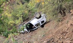 Adana'da uçuruma yuvarlanan cipteki 2 kişi yaralandı