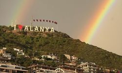 Alanya'da sağanak sonrası çift gökkuşağı oluştu