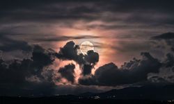 Antakya Serinyol'da Gece Ayın Güzelliği