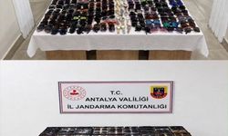 Antalya'da 5 bin 127 kaçak güneş gözlüğü ve saat ele geçirildi