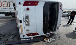 Antalya'da midibüsün devrilmesi sonucu ilk belirlemelere göre 5 kişi yaralandı