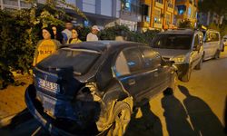 Antalya'da otomobiliyle 4 araca çarpan sürücü kaçtı