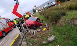 Burdur'da otobüs ile otomobilin çarpıştığı kazada 2 kişi yaralandı