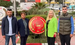 CHP Kadirli İlçe Başkanlığı Atatürk Anıtı’na Çelenk Sundu