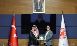Derya Yanık, İİT Heyetini TBMM’de Ağırladı